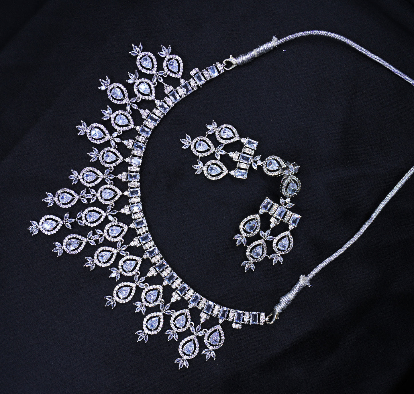 AD Dropping Necklace β A Symphony of Sparkle & Elegance πππ