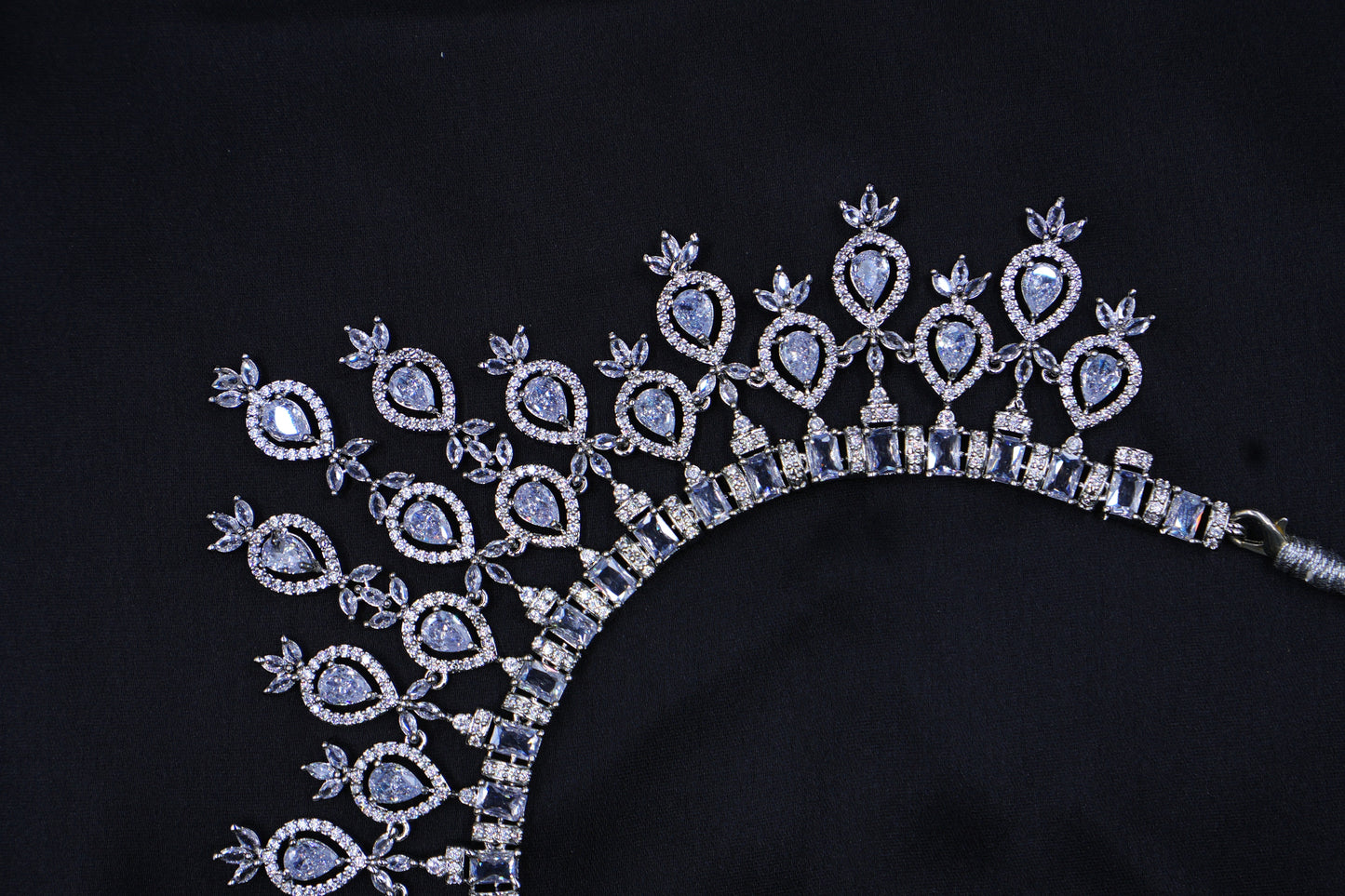 AD Dropping Necklace β A Symphony of Sparkle & Elegance πππ