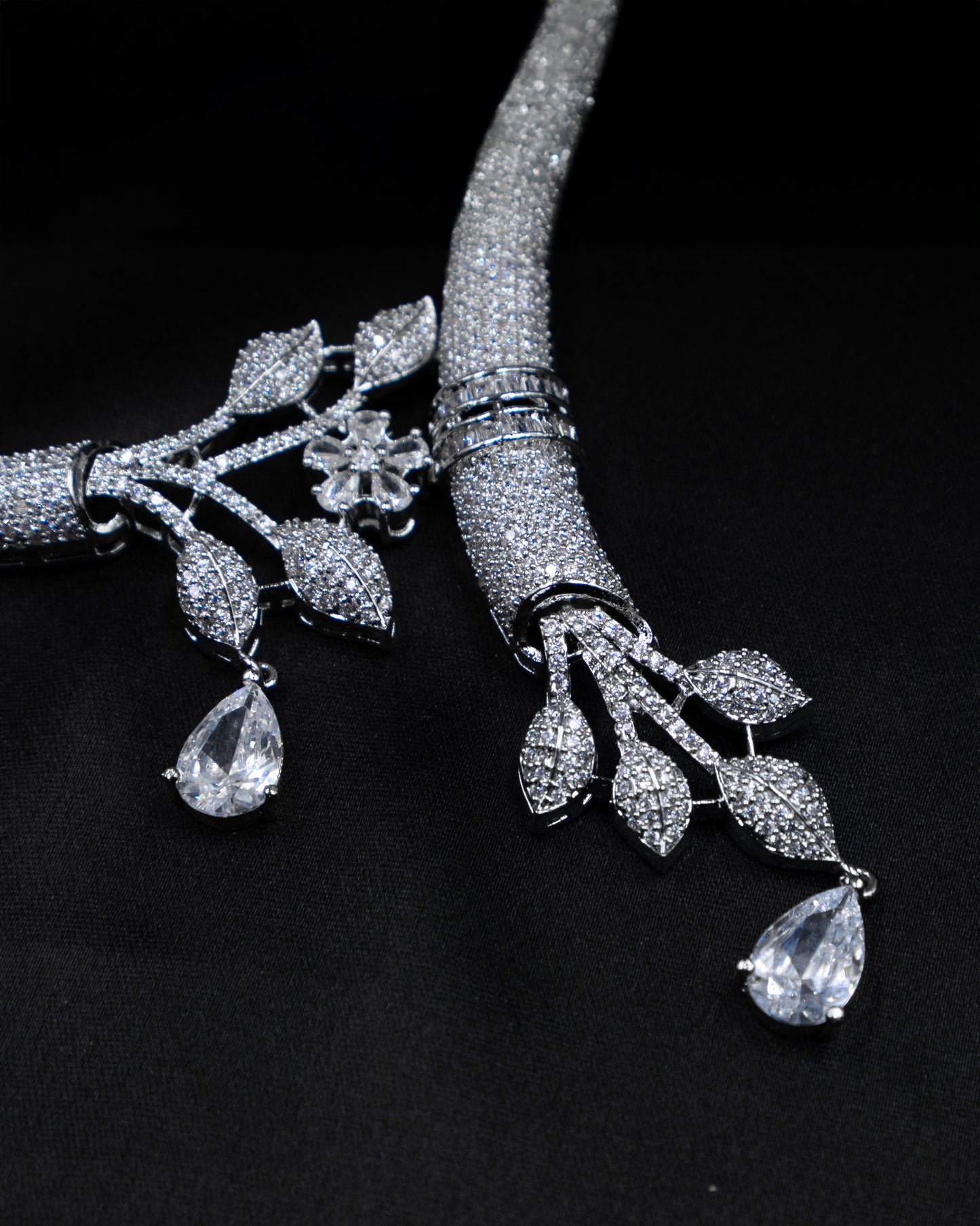 Hasli Necklace Set β A Graceful Blend of Nature & Elegance ππ