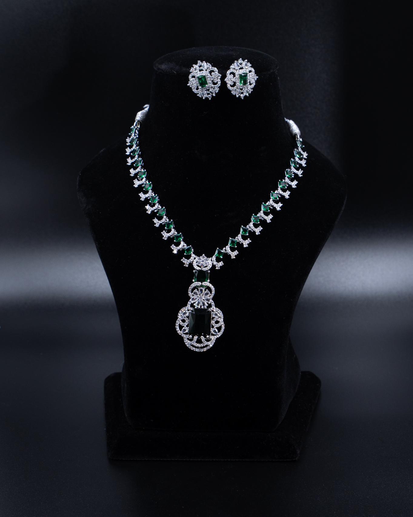 Exquisite Green Emerald AD Necklace β A Timeless Statement