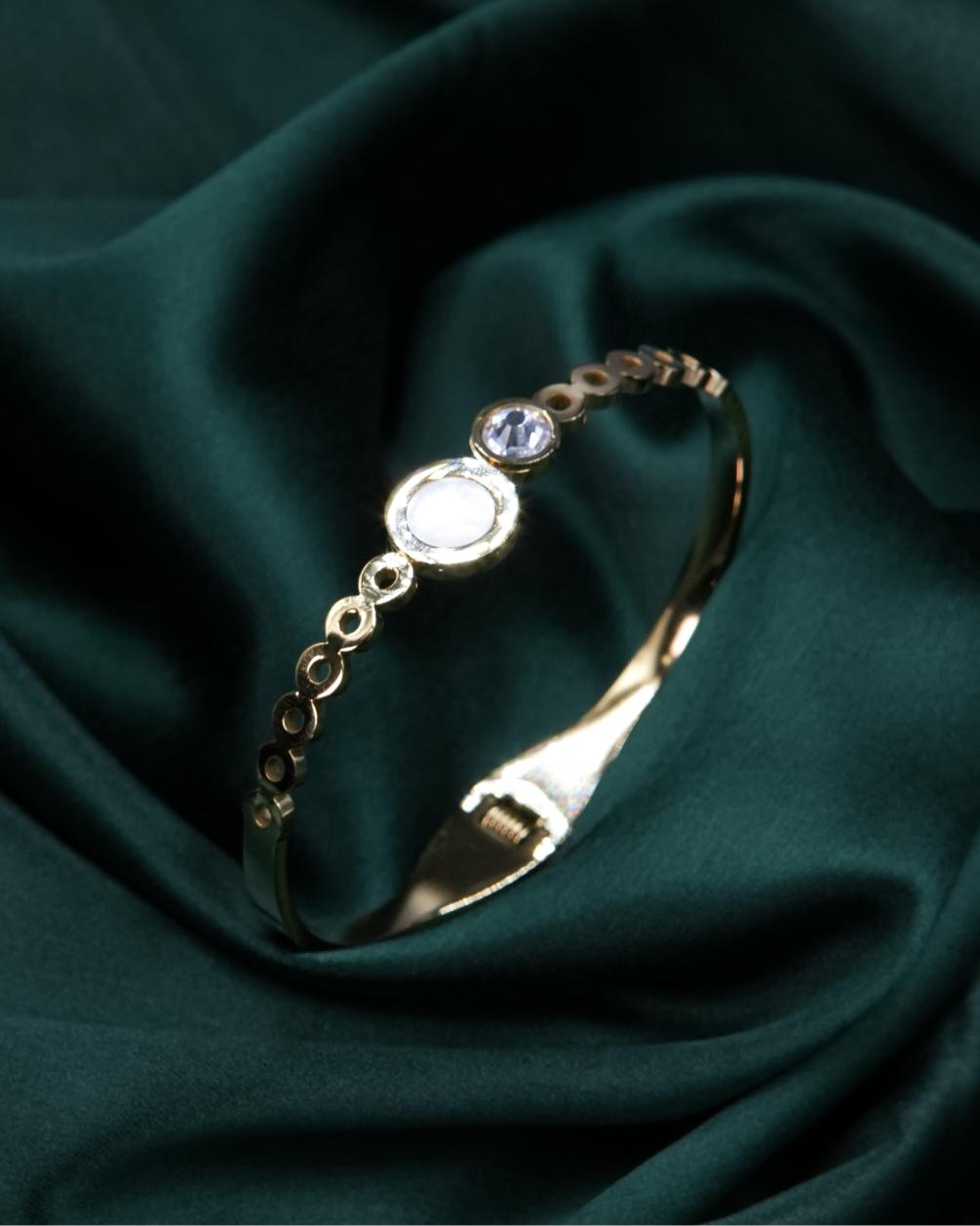 Anti-Tarnish Golden Bracelet with Mother of Pearl & Diamond-Like Stone