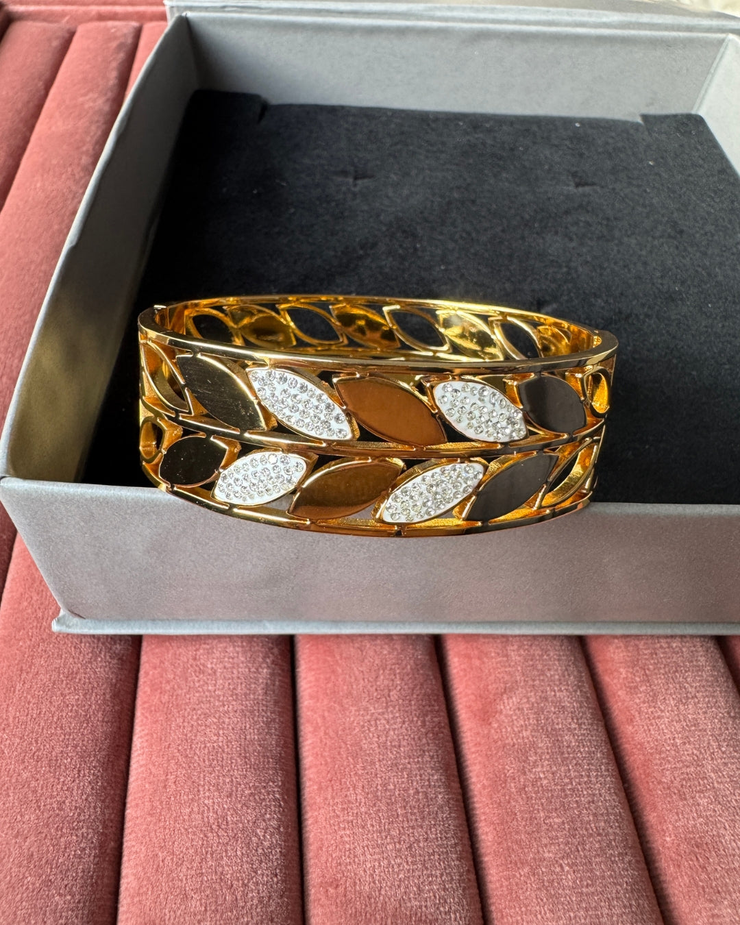 Multi-Color Leaf Pattern Anti-Tarnish Bracelet