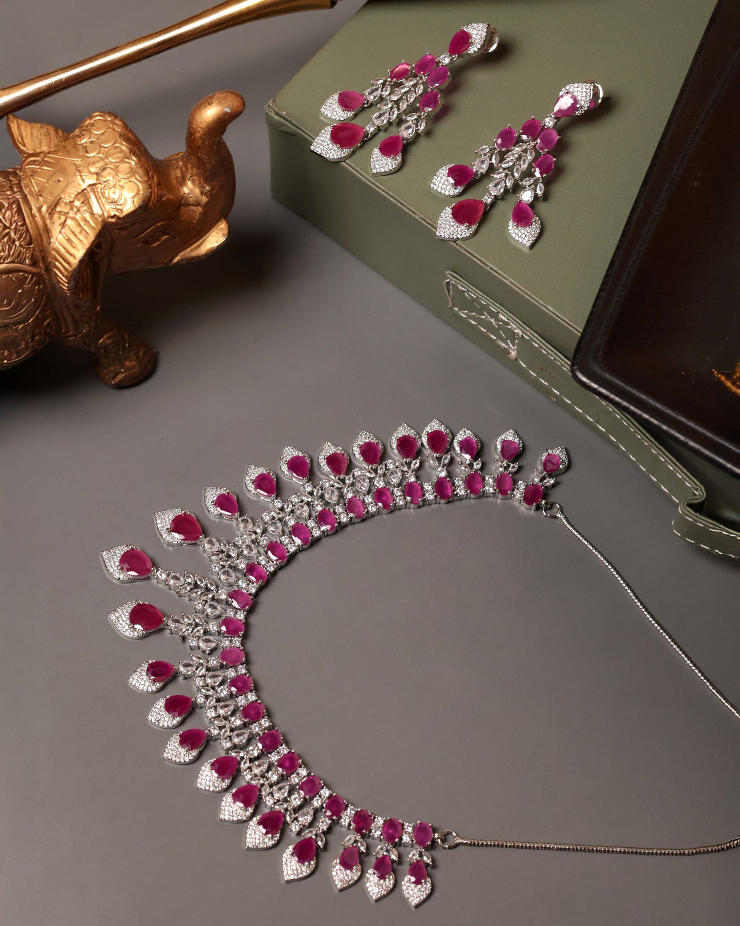 Dazzle in Elegance β The Ultimate Ruby & American Diamond Choker Set!