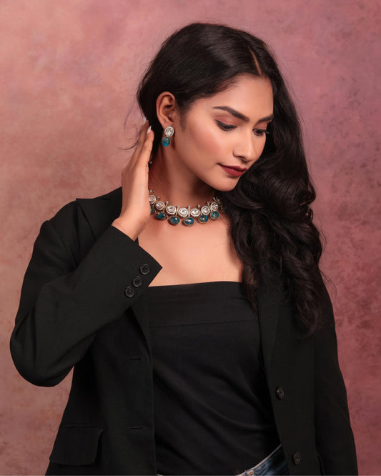 Elegant Gold-Toned Kundan Choker
