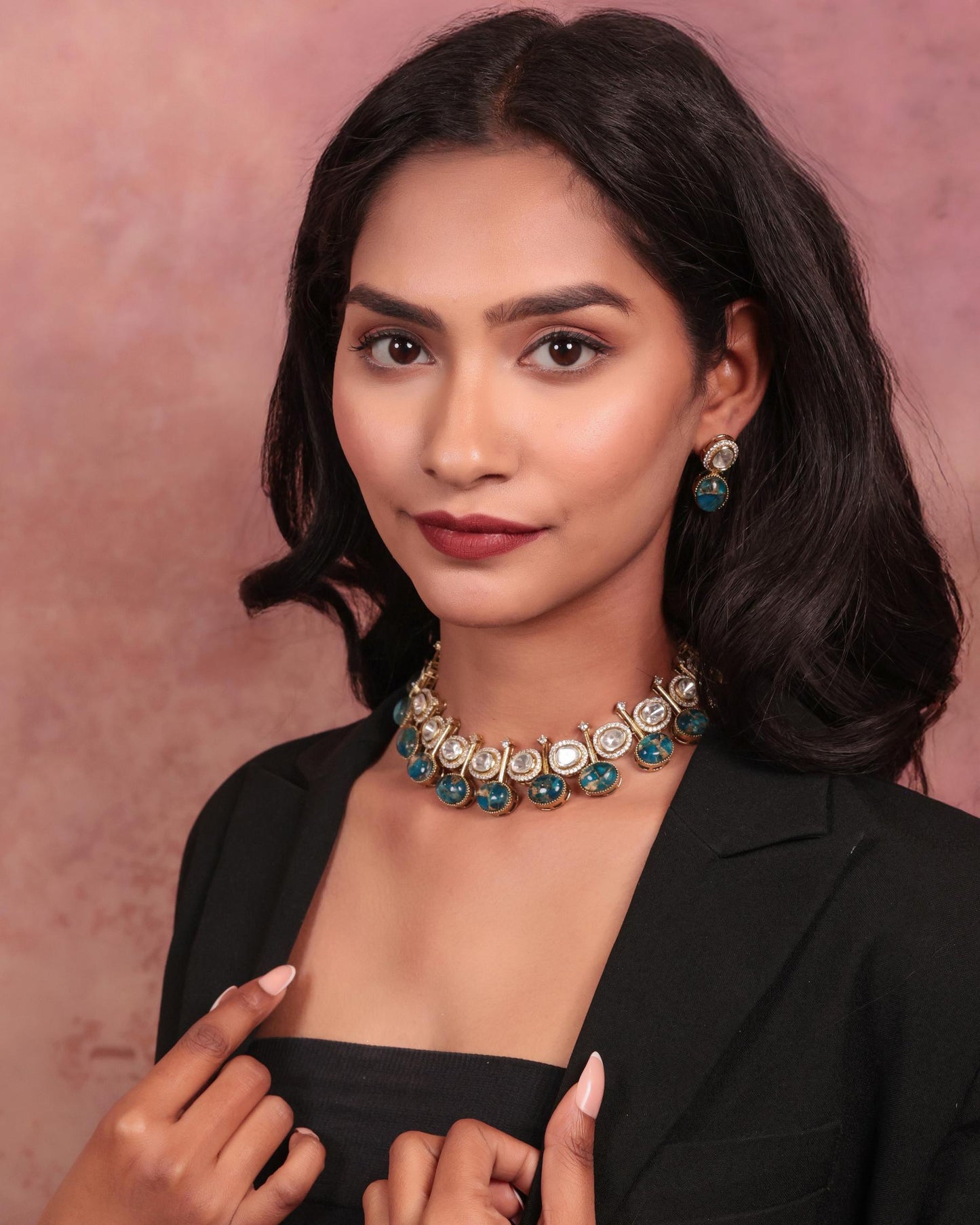 Elegant Gold-Toned Kundan Choker
