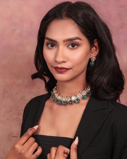 Elegant Gold-Toned Kundan Choker