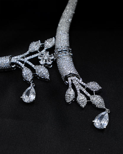 Hasli Necklace Set – A Graceful Blend of Nature & Elegance 🍃💎
