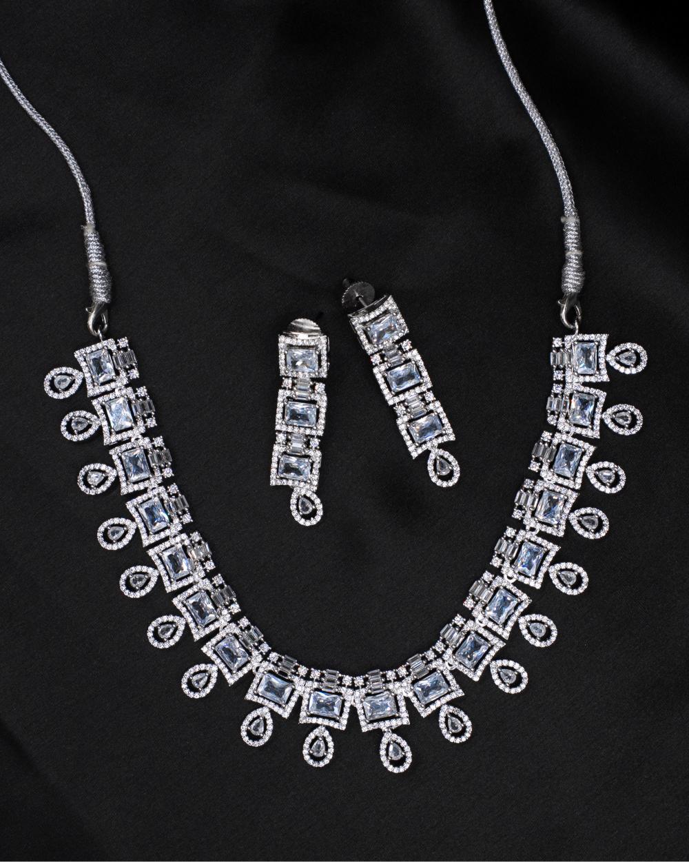 Elegant AD Necklace with Delicate Drops