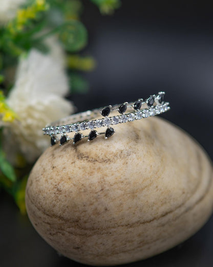 Elegant AD Bracelet with Leaf-Style Stone Design – Available in Black & Baby Pink