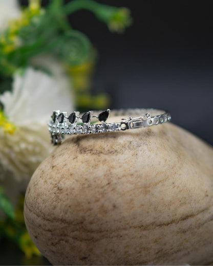 Elegant AD Bracelet with Leaf-Style Stone Design – Available in Black & Baby Pink