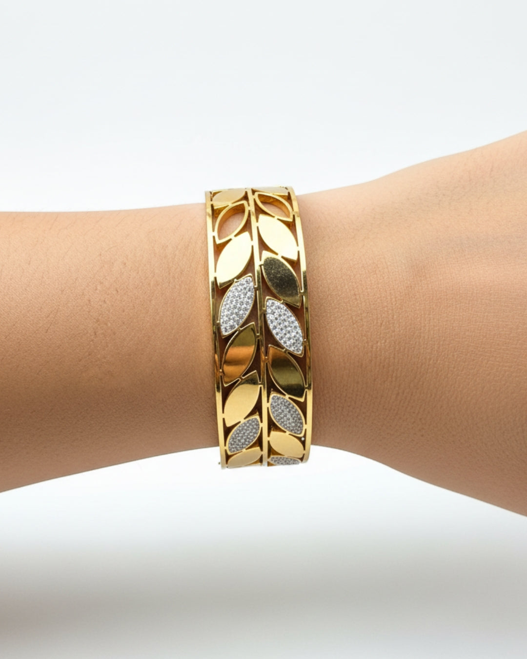 Multi-Color Leaf Pattern Anti-Tarnish Bracelet