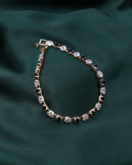 Black Stone & Diamond-Cut Stone Charm Bracelet – Elegant & Chic