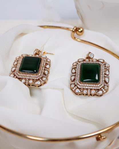 Embrace sophistication with this stunning Green Stone & Moissanite Choker Set, designed for those who love timeless elegance!