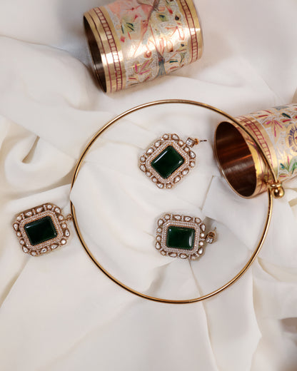 Embrace sophistication with this stunning Green Stone & Moissanite Choker Set, designed for those who love timeless elegance!