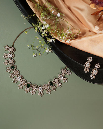 Regal Radiance – The Ultimate Kundan & Emerald Necklace Set!