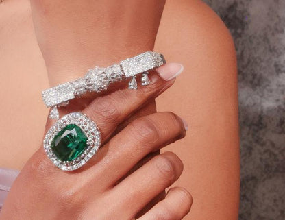 Exquisite AD Bracelet – Dynamic Elegance