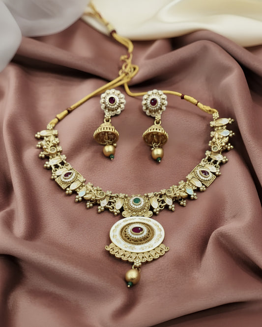 Antique Choker with white Beads