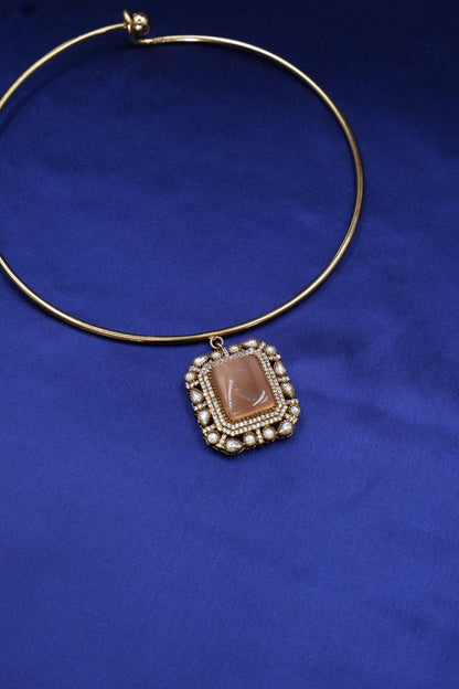 Embrace sophistication with this stunning Green Stone & Moissanite Choker Set, designed for those who love timeless elegance!