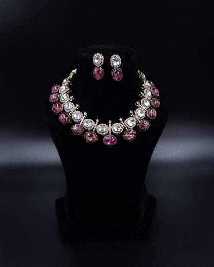 Elegant Gold-Toned Kundan Choker