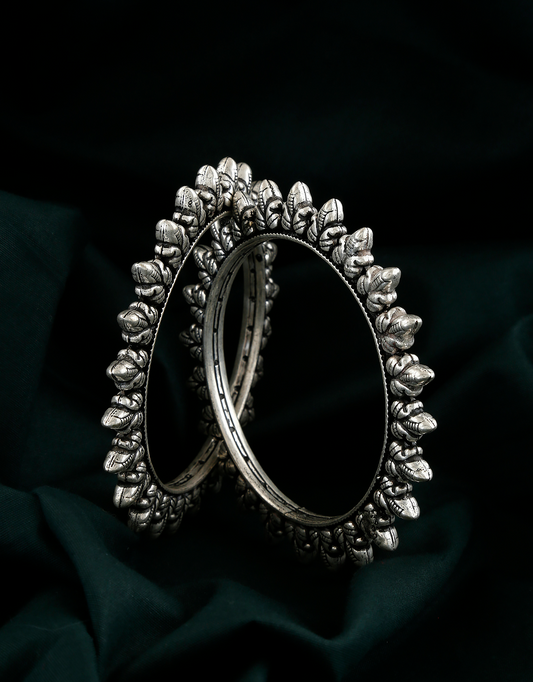 Classic Oxidized Kada – A Touch of Vintage Charm