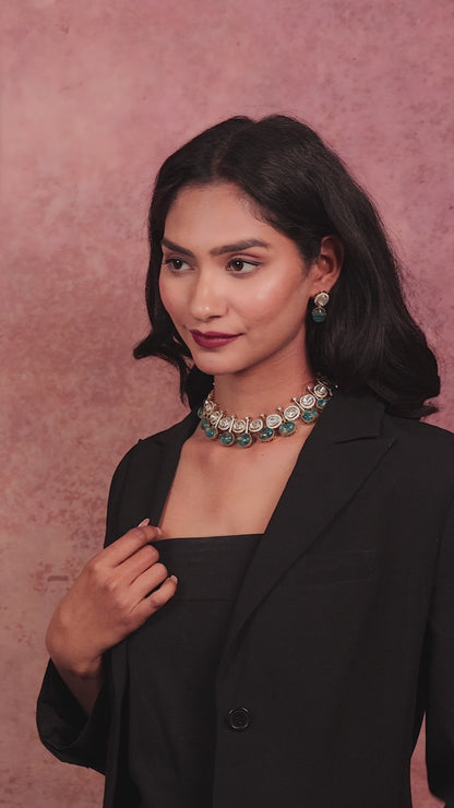 Elegant Gold-Toned Kundan Choker